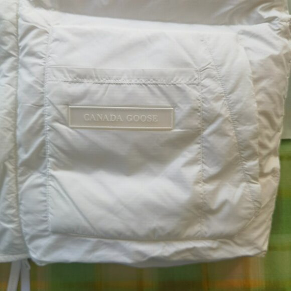 Canada Goose White Vest Jacket - Picture 4 of 10